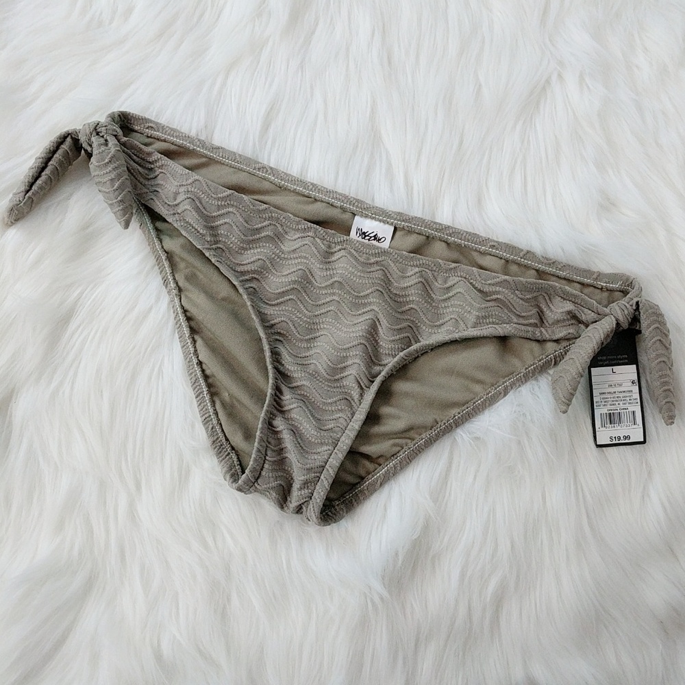 🍂Mossimo Textured Wave Chevron Bikini Bottoms